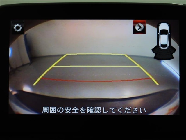 バックカメラが付いているので後方確認しながら安心して駐車することができます。