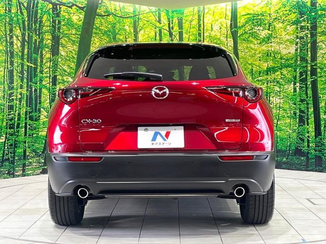 安心の最長10年・走行無制限保証（有償）をご用意。保証内容も充実はもちろん、無料点検＆オイル交換や、年中無休の全国・24時間ロードサービスも付帯されておりますのでご安心下さい。