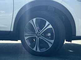 日産純正アルミホイール　タイヤサイズは205/55R17です。