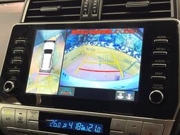 【マルチテレインモニター】車のフロントやサイドのカメラ画像を同時にモニター表示することで、悪路や狭い道を走行時でも周囲の状況確認ができ安心！本格SUVにうれしい装備です♪
