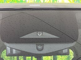 【インテリジェントエマージェンシーブレーキ】フロントカメラで前方の車両や歩行者を検知。衝突しそうな時は衝突被害軽減ブレーキが作動、衝突回避をサポート。より安全にドライブをお楽しみいただけます。