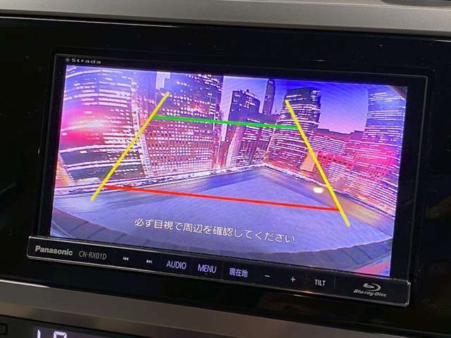 【バックカメラ】運転席から画面上で安全確認ができます。駐車が苦手な方にもオススメな便利機能です。