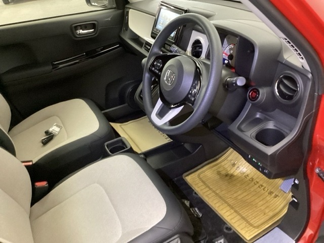シートはフィット性も良く、楽な運転姿勢を保てます。