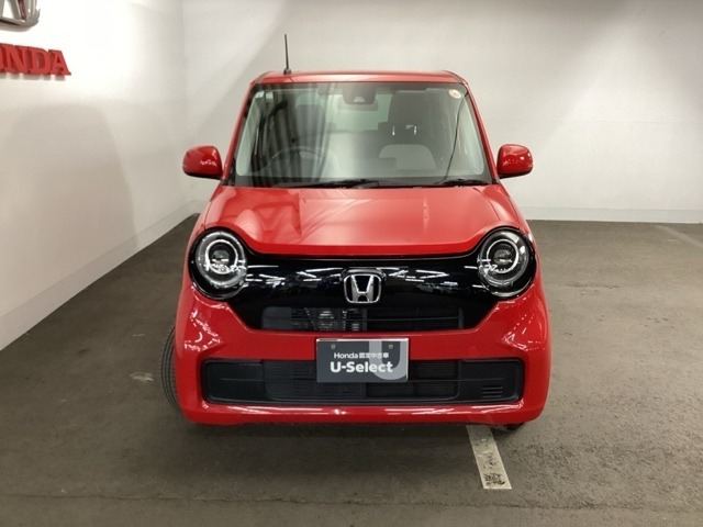 車の顔ともいえるヘッドライトは、丸目で愛嬌を感じさせるデザインです。