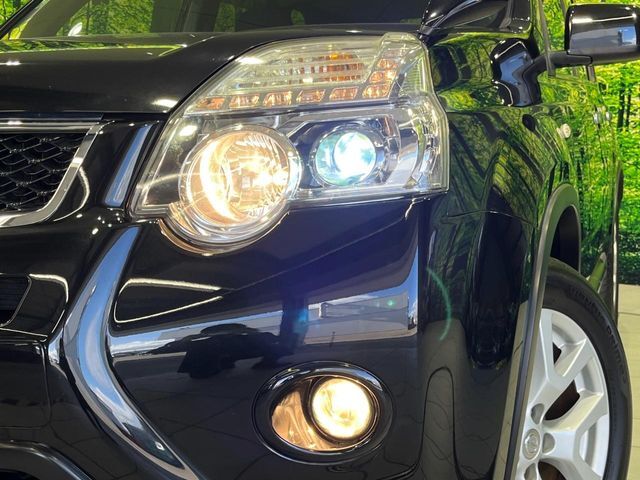 【HIDヘッドライト】非常に明るく前方を照らしてくれるので、悪天候や夜間の走行時も視界良好で安心してお乗りいただけます。