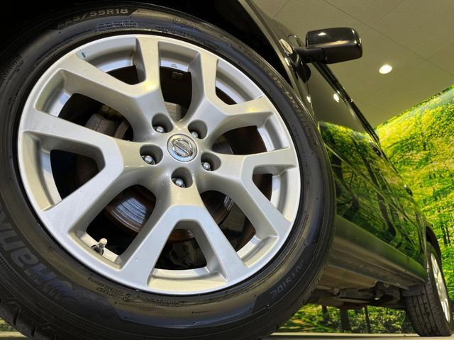 【純正18インチアルミホイール】外観にマッチした純正アルミホイールを装着しております。各種社外アルミホイールや、スタッドレスタイヤも取扱いしております。是非ご相談ください♪