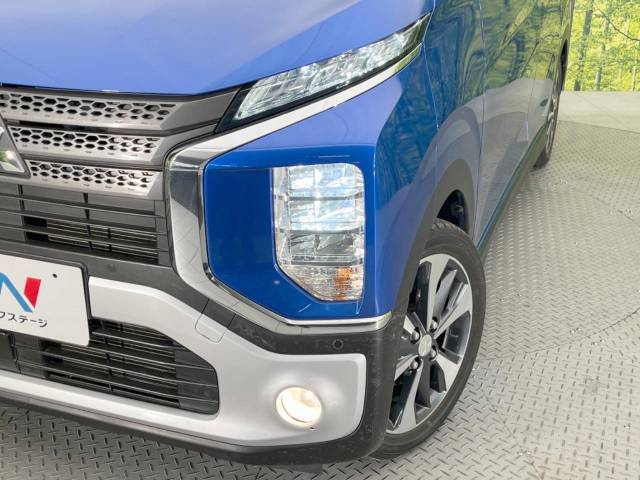 【LEDヘッドライト】悪天候や夜間走行時も良好な視界を確保し安心して運転できる高輝度LEDヘッドライトを装備！点灯速度が早く、消費電力も抑えられています。
