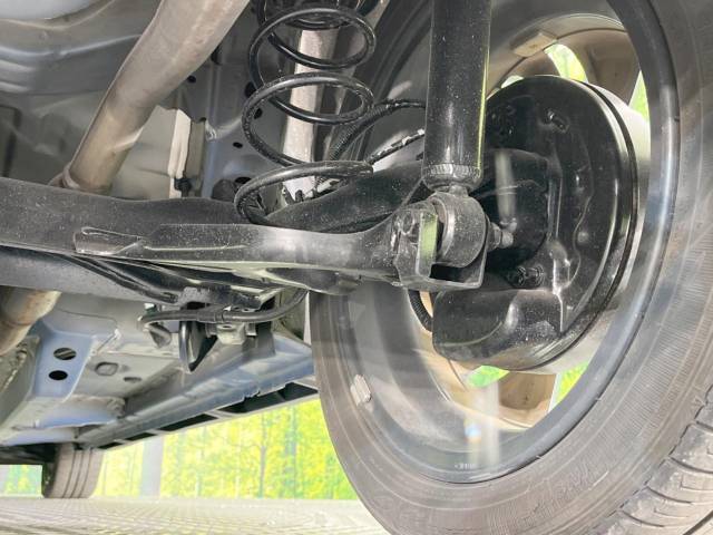 お車を安心してお乗りいただく為には、足回りの定期点検が欠かせません。サービスサポート（有償保証）では無料点検もご提供しており、安心のカーライフをお過ごしいただけるサポート体制が整っています。