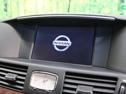 【メーカー純正ナビ】インテリアに溶け込むスタイリッシュな「専用設計」メーカーナビを装備♪視認性や操作性など基本性能にも優れ、より上質なカーライフをお楽しみいただけます。