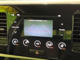 【バックカメラ】駐車時に後方がリアルタイム映像で確認できます。大型商業施設や立体駐車場での駐車時や、夜間のバック時に大活躍！運転スキルに関わらず、今や必須となった装備のひとつです！