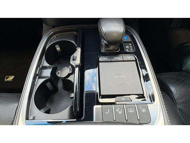 シフトまわりです。スマートな操作ができる仕様になっています。