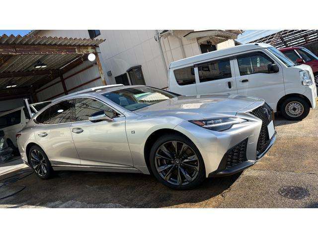 キリっとしたこの目元。レクサスならではのイケメンヘッドです。