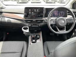 インパネ周りの画像です。店舗にて現車の確認もいただけますので、お電話で在庫のご確認の上是非ご来店くださいませ！！！ワクワクするクルマ選びをご提案します！