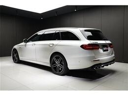 厳選した車両を少車種に絞り込み、専門車種として他に負けない知識でお客様にご納得いただけるよう日々努めております。お車の事は是非お任せください。