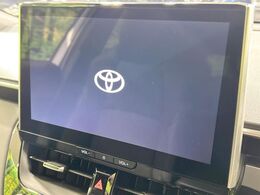 【10.5インチナビ】高級感とインパクトのある大画面ナビを装備。各種オーディオ操作はもちろん、スマホ連携もできる利便性の高いナビです♪