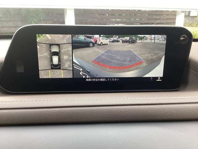 【360°ビューモニター】　　とても分かりやすい、クルマの上から見下ろしたような映像で、駐車サポートをしてくれます。