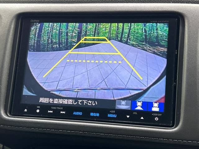 【バックカメラ】駐車時に後方がリアルタイム映像で確認できます。大型商業施設や立体駐車場での駐車時や、夜間のバック時に大活躍！運転スキルに関わらず、今や必須となった装備のひとつです！