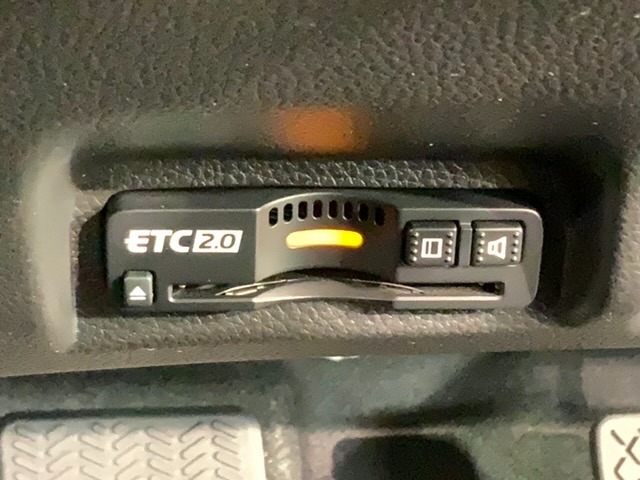 いまや快適なカーライフに欠かせないETCが付いています。
