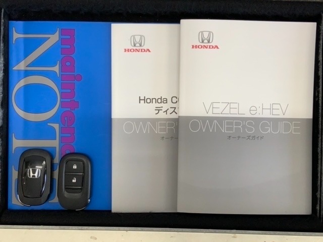 スマートキーは鍵をバッグに入れたままでもドアロックの開閉やエンジンのON・OFFができます。夜間や雨の日も鍵を探さなくて良いので便利です。