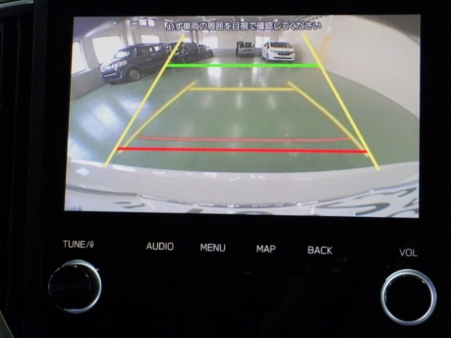 【リアカメラ】リアガラスよりも下にある物も映るのでバックや車庫入れなどで大助かり！（カメラの死角がございますのでカメラ画像だけをご利用なさらず目視確認と併せてご使用ください。）