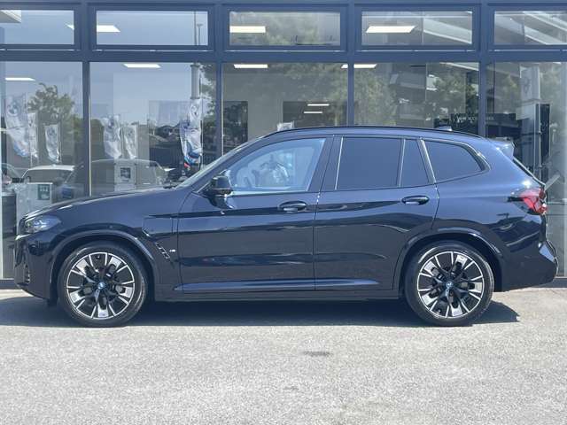 サービスにはドイツ本国と同様に教育と訓練を受け、BMWを知り尽くした「マイスターメカニック」が数多く在籍しております。納車前点検整備で、お客様に安心と安全をお届けいたします。
