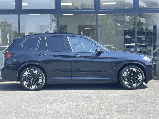 また、BMW正規認定中古車は、エマージェンシーサービスが自動付帯。24時間365日、皆様のカーライフをサポート致します。確かな安心のうえで、「駆けぬける歓び」をご堪能ください。