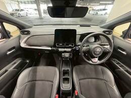 見通しの良いコックピットは普段のドライブに最適。運転しやすいお車となります。
