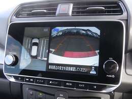 アラウンドビューモニター搭載！大型NCナビには真上から見下ろしているかのような映像を見ながらスムースに駐車できます。さらに人や自転車など周囲に動くものがあると表示とブザーでお知らせしますので安心です。