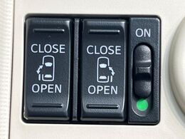 【両側パワースライドドア】スマートキーや運転席のスイッチで後席両側スライドドアの開閉が可能♪電動だから力を入れてドアを開ける必要が無く、小さなお子様でも簡単に開け閉めでき快適です♪