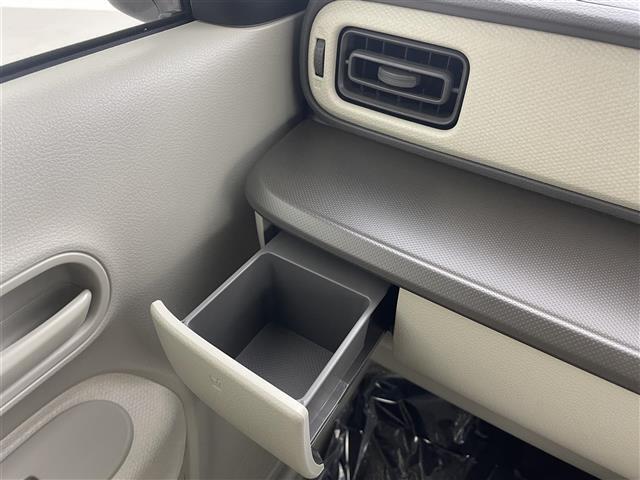 【ドリンクホルダー】長時間のドライブを快適に過ごすために、必須の車内アイテムですね。