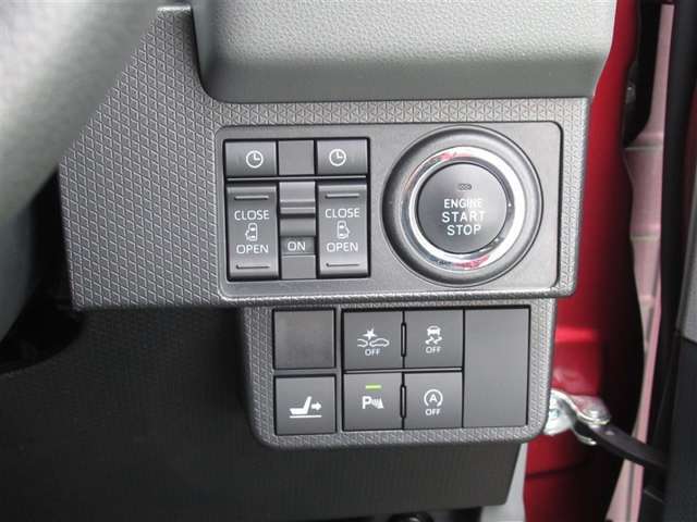 両側電動スライドドアです。