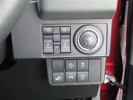 両側電動スライドドアです。