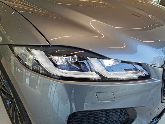 【プレミアムLEDヘッドライトシグネチャーDRL】デイタイムラーニングライト機能付きのLEDヘッドライトですデイライトにより昼間の視認性も上がりもらい事故などの減少につながります。