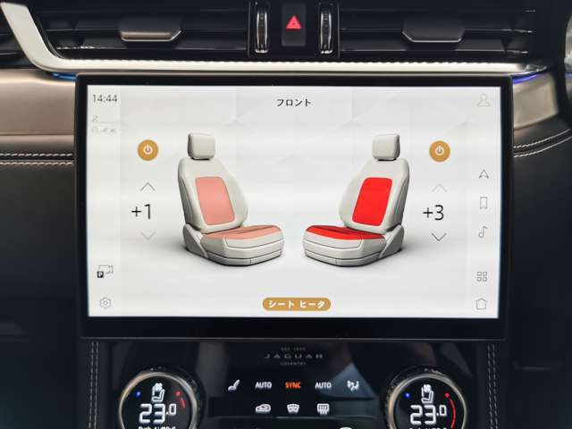 【シートヒーター】フロントシートに3段階調節が可能なシートヒーターが内蔵されております。寒い日などに重宝するオプション装備です。