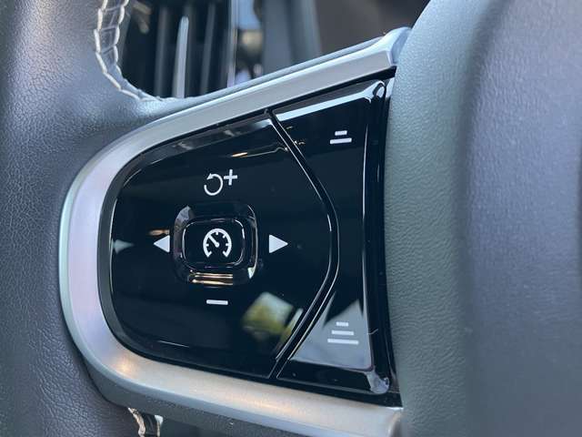 ◆全車速追従機能付アダプティブクルーズコントロール◆設定した速度を上限として、前方車両との車間距離を自動的に調整しながら加速、巡航、減速を自動で行います。