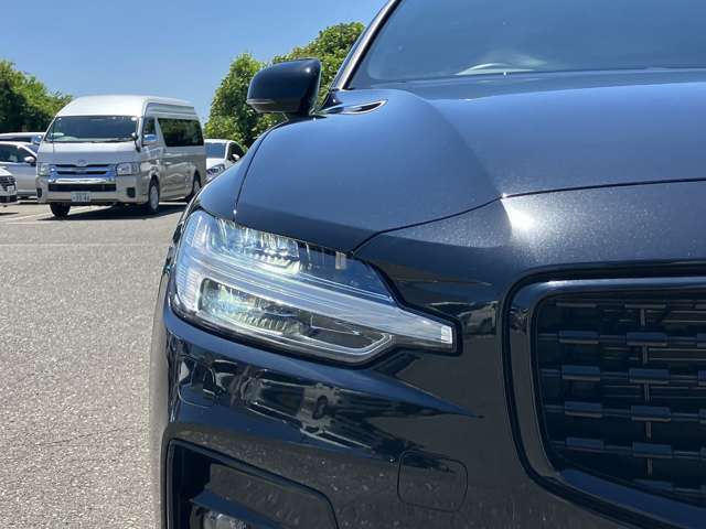 北欧神話の雷神が手に持つ「トールハンマー」をモチーフにした、ひときわ印象的なLEDヘッドライト。