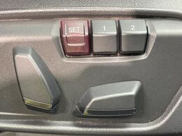 ●メモリー付きパワーシート：あなたに合わせたシートポジションが2つまで登録可能！フルパワーシートだから座席調整も楽々♪お好みのシートポジションで、ストレスないドライブをお楽しみください。