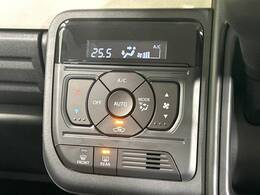 【オートエアコン】一度お好みの温度に設定すれば、車内の温度を検知し風量や温度を自動で調整。暑い…寒い…と何度もスイッチ操作をする必要はありません。快適な車内空間には必須の機能ですね♪