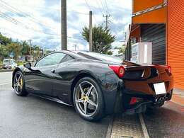 ボディーカラーはフェラーリ458イタリアで人気の高いフェラーリソリッドブラックカラー、ネロです！