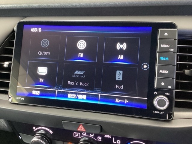 ナビ機能だけでなく、フルセグ、Bluetooth、DVDとCD再生などのオーディオ機能がついています！