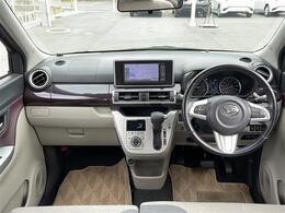 【　オ【インパネ全体】全方位で視界が広く、高い目線で運転もしやすいです！ートエアコン　】車内温度を感知して自動で温度調整をしてくれるのでいつでも快適な車内空間を創り上げます！