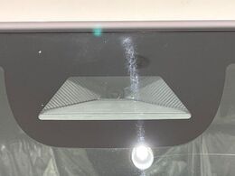 【ホンダセンシング】走行中に前方の車両等を認識し、衝突しそうな時は警報とブレーキで衝突回避と被害軽減をアシスト。より安全にドライブをお楽しみいただけます。