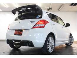 6速MT　カーボンボンネット＆リアスポ　社外ナビ　フルセグTV　BT　DVD　ETC　純正アルミ　HID　オートライト　クルコン　スマートキー　オートエアコン