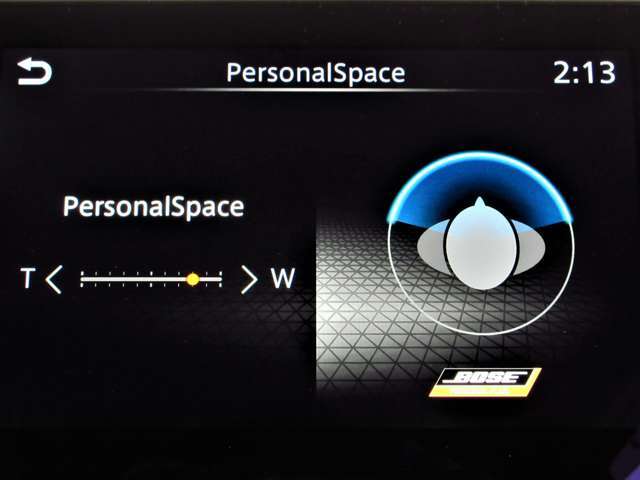 【BOSEパーソナルプラスサウンドシステム】 高性能な8スピーカーと革新的な信号処理技術を採用し、まるでコンサートホールにいるような臨場感あるサウンドを提供。上質なキャビン空間に心躍るサウンドをお届け♪
