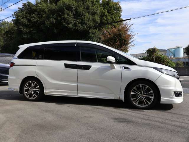 ★20thアニバーサーリー★純正インターナビ★マルチビューカメラ★バックカメラ★リアエンターテイメントシステム★後席モニター★両側パワースライド★ハーフレザーシート★社外コンソール★社外18AW