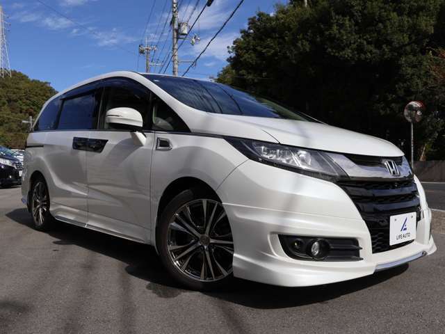 当店の展示車両は【価格・装備・状態】にこだわり仕入れ専属スタッフが日々仕入れを行っております！そのお陰で全国からお問合せを頂き、在庫回転率がとても早い為、常に新鮮な中古車を取り揃えております。