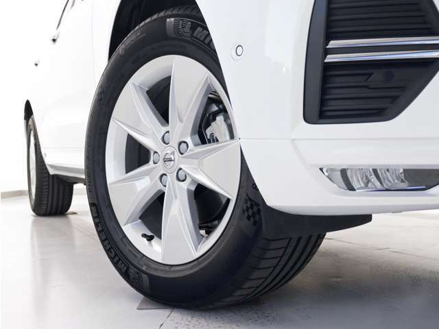 希少なモデル＆大人気カラーにつき、ご検討はお早めにお願いいたします。【VOLVO SELEKT 東名横浜】車両詳細・お見積り等、お気軽にお問合せくださいませ。TEL:042-799-1436