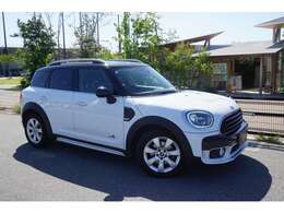 お洒落なアウトドア好きの貴方に是非とも乗って頂きたい一台です。