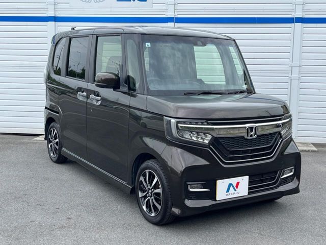 大好評のボディコーティング「弾スプラッシュコート」もご納車までに施工可能。通常のガラスコートと異なる、耐久年数6年の無機質ガラスコーティングが、ボディをキレイな状態に保ってくれます。