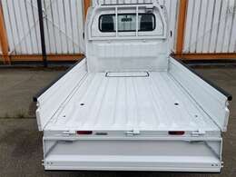 リヤゲートを開いた状態